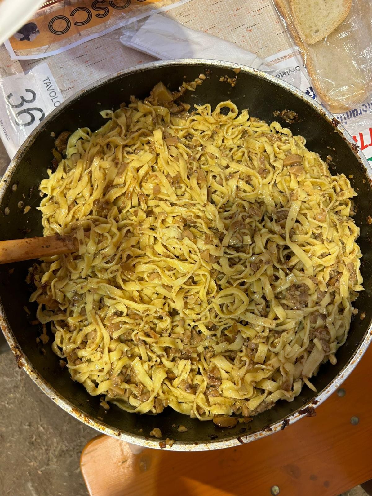 Pappardelle al cinghiale: pasta fresca con ragù di cinghiale